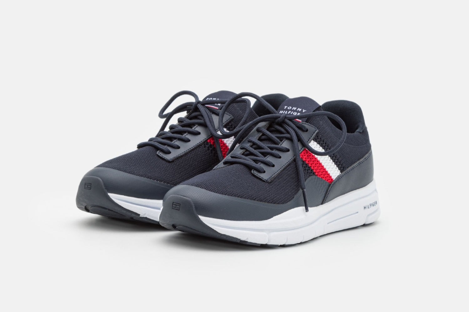 Tommy Hilfiger
PREMIUM LIGHTWEIGHT RUNNER