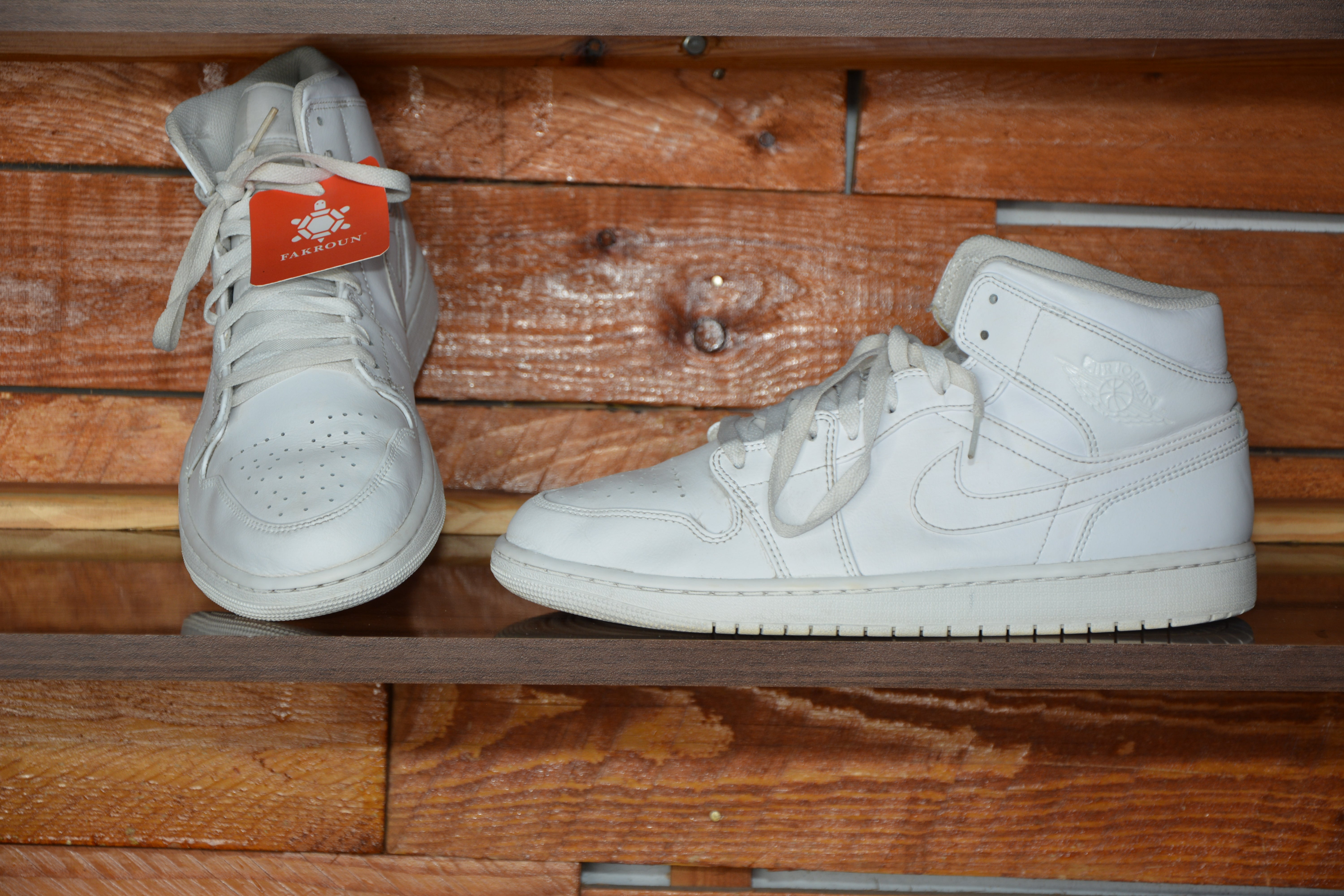 Nike air jordan 1 mid triple white
