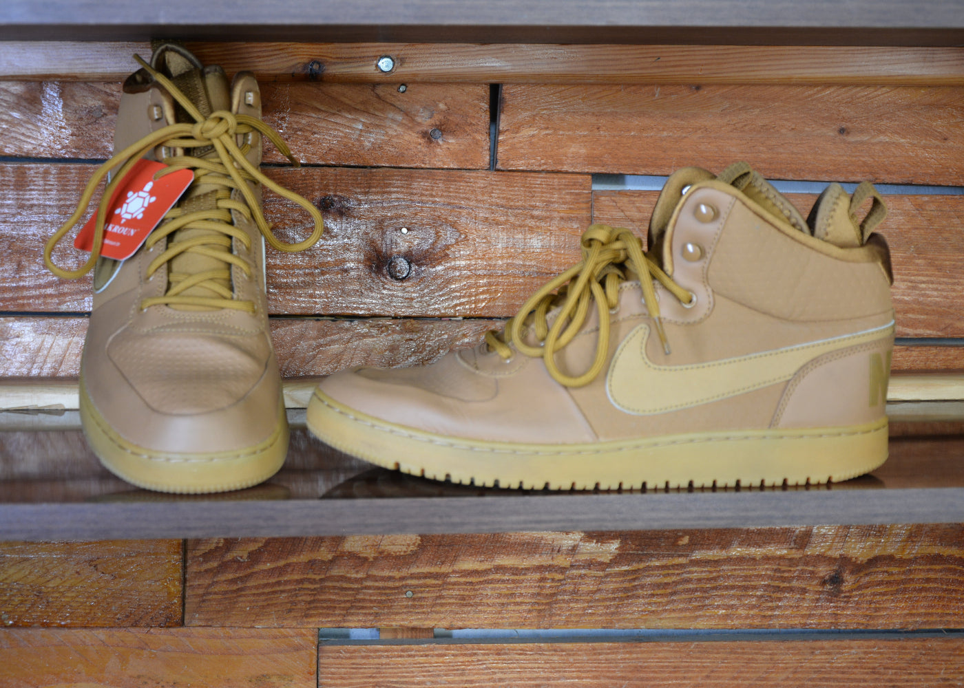 Nike court bourough mid