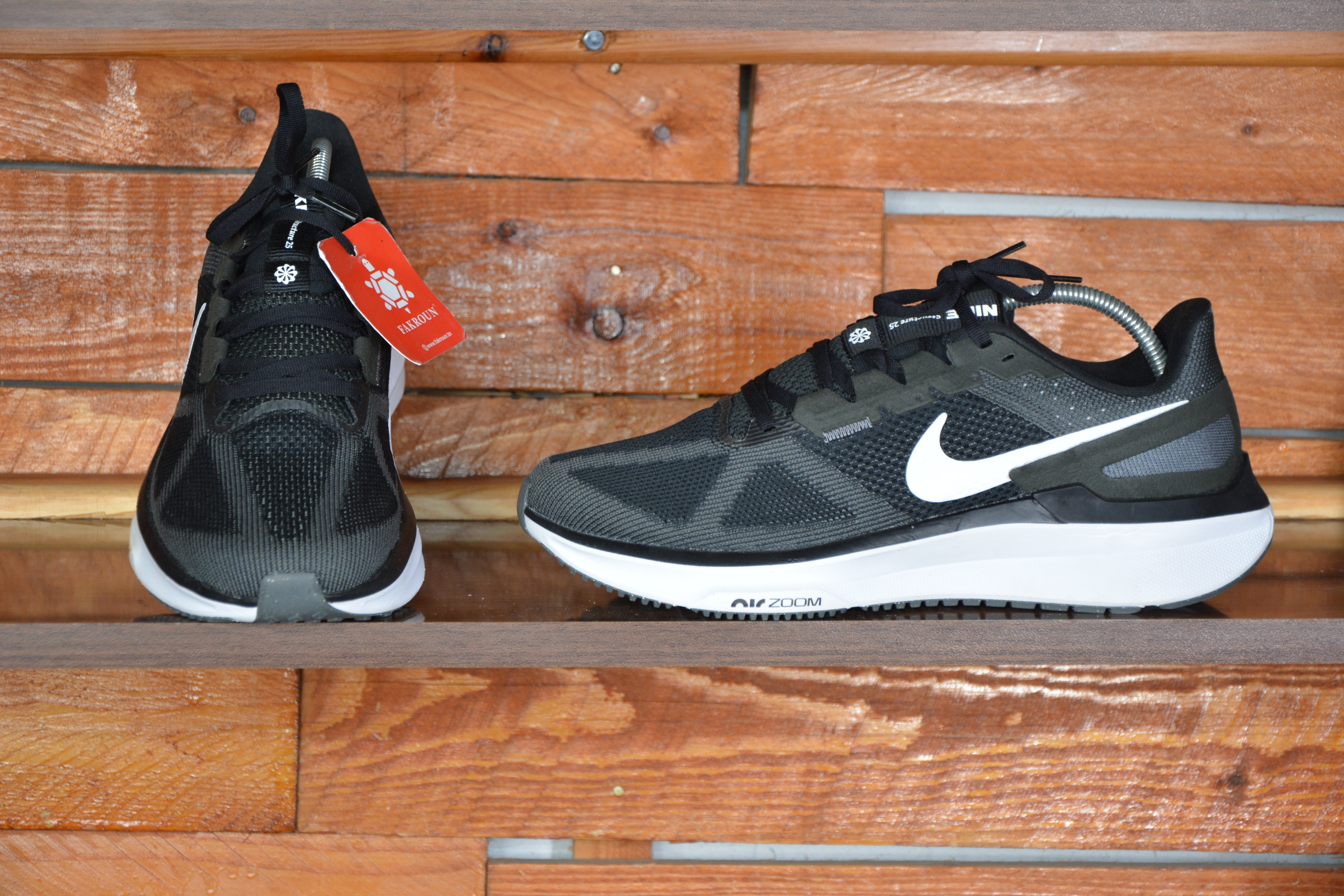 Nike structure 25