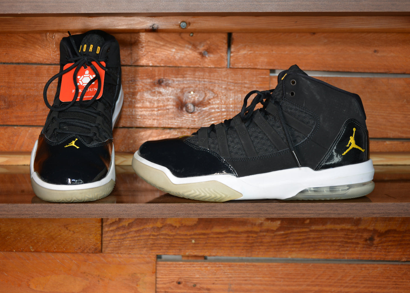 Nike jordan max aura