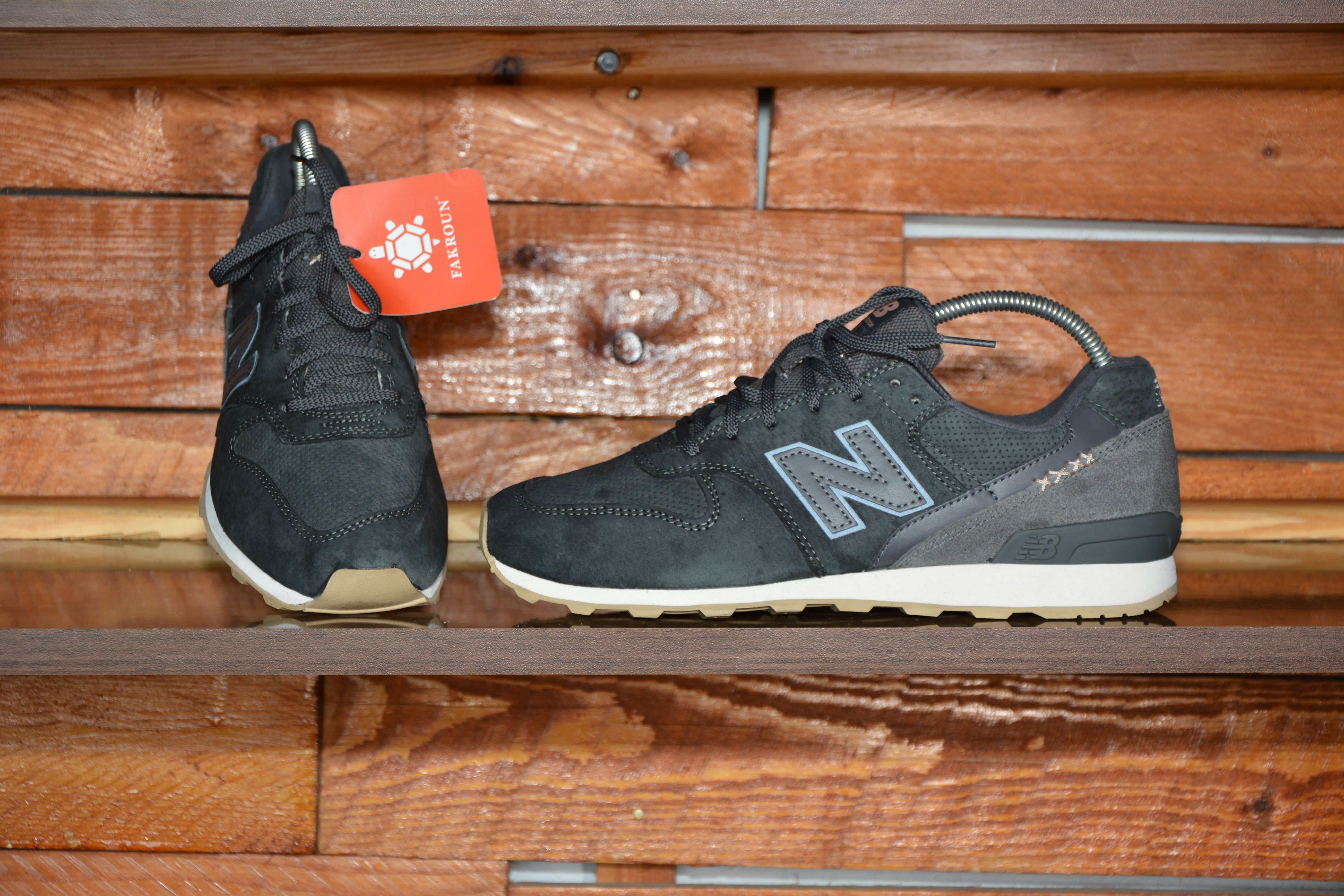 New balance 696