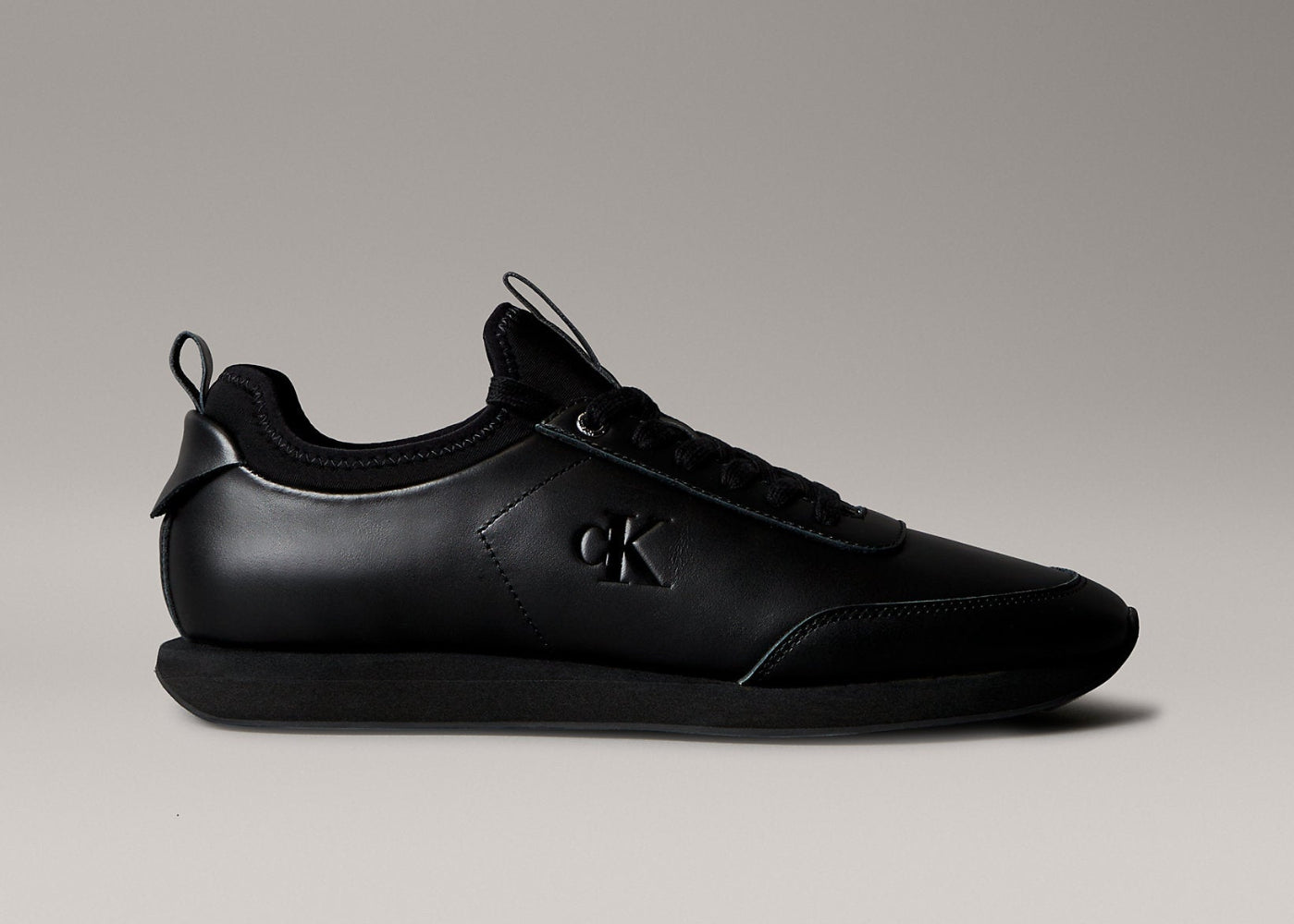 Calvin Klein Jeans
RETRO RUNNER - Trainers - triple black