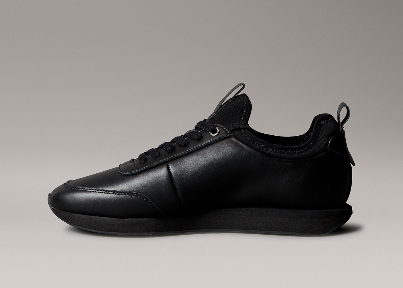 Calvin Klein Jeans
RETRO RUNNER - Trainers - triple black
