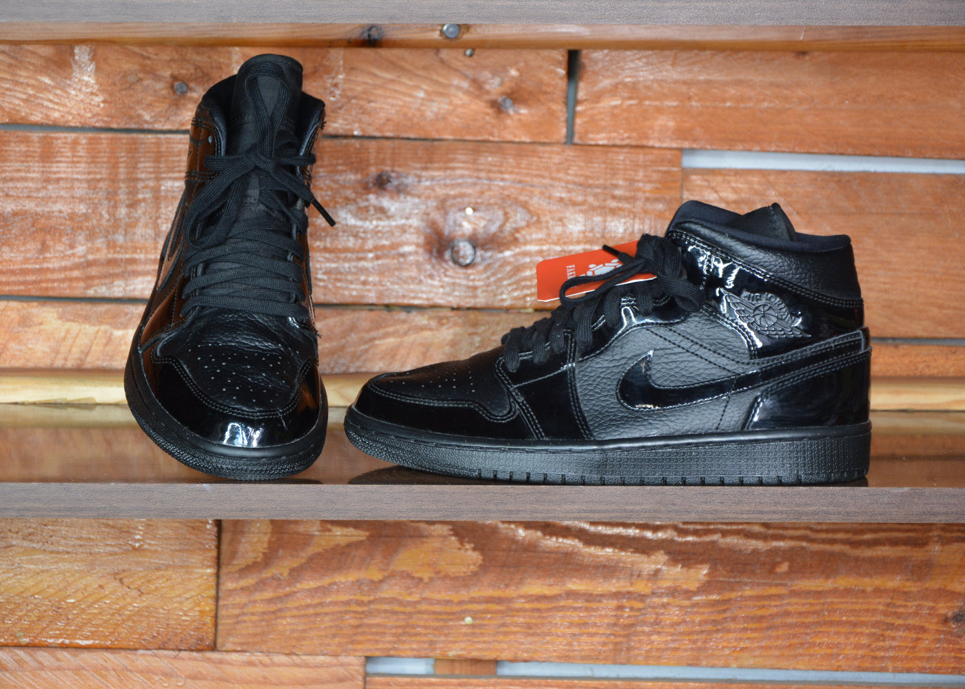 Nike air jordan 1 mid triple black