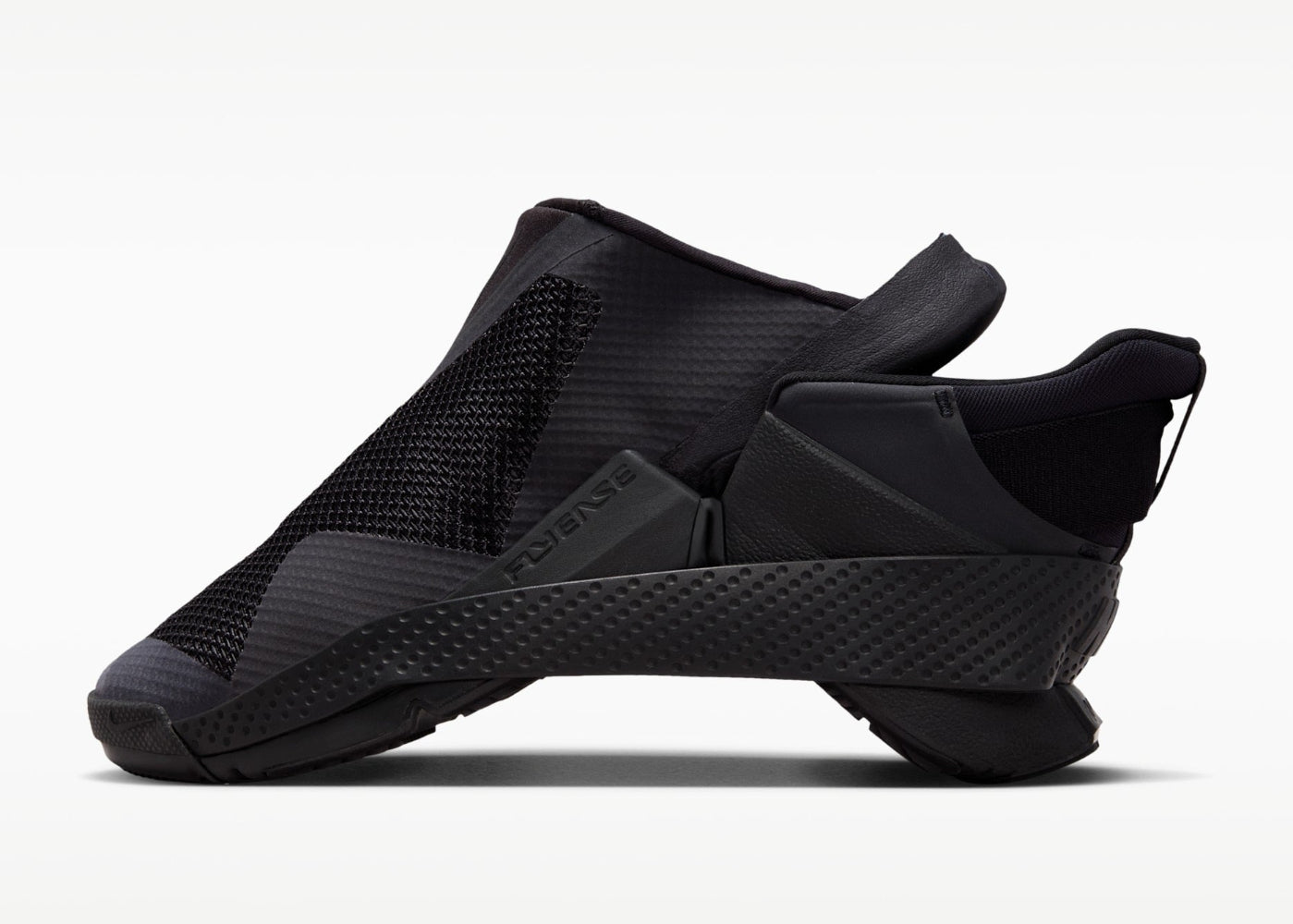 Nike Go FlyEase triple