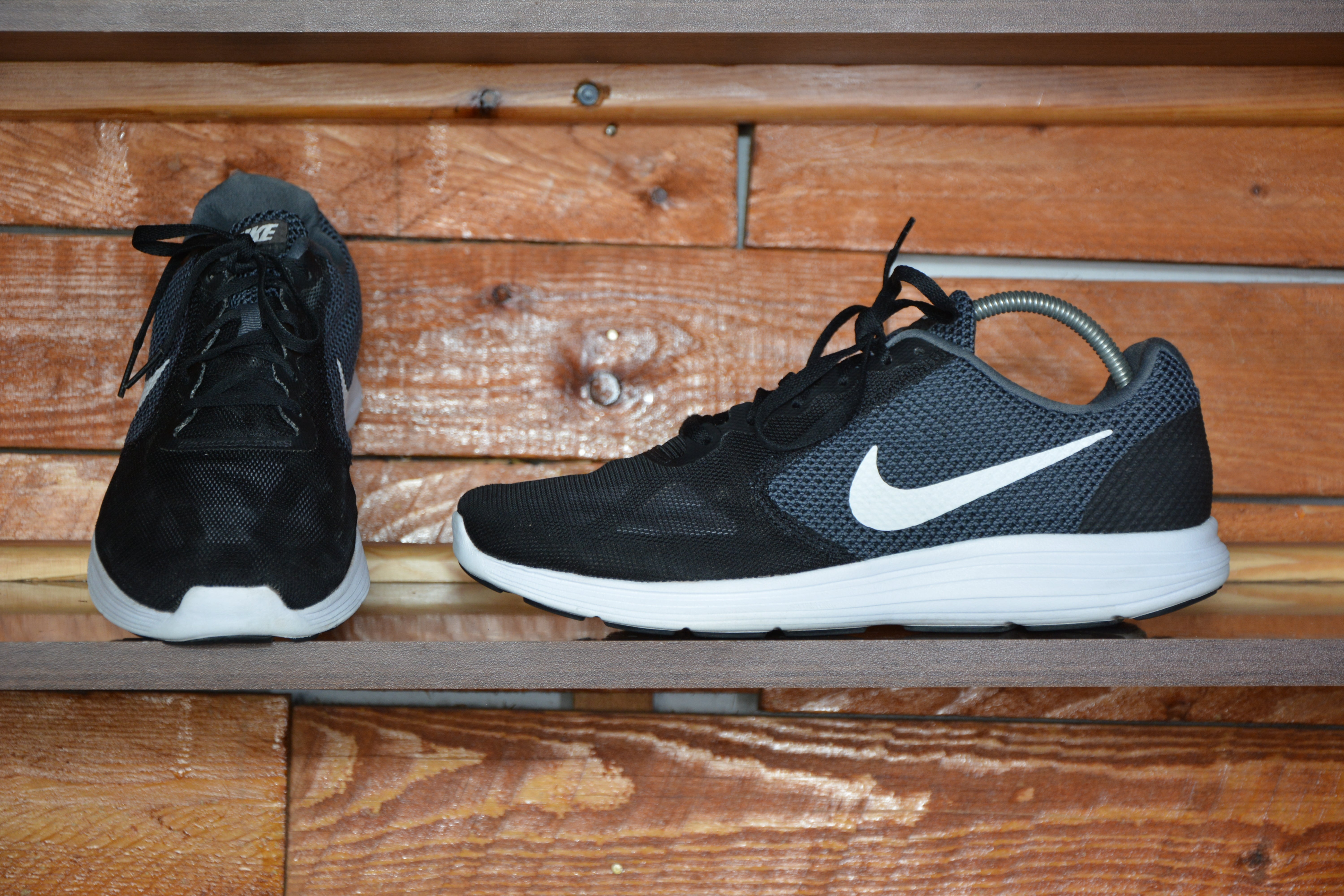 Nike revolution 3