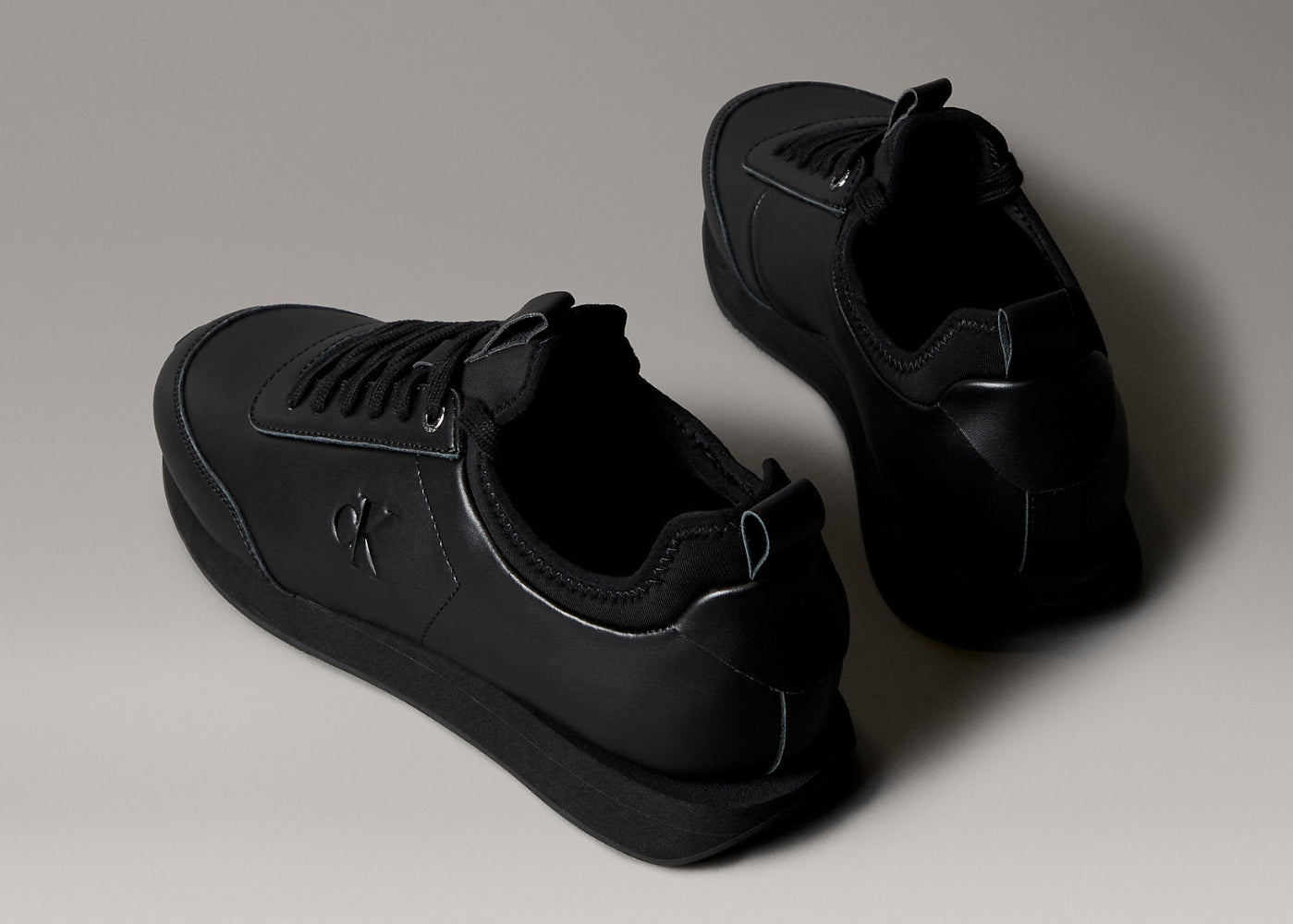 Calvin Klein Jeans
RETRO RUNNER - Trainers - triple black