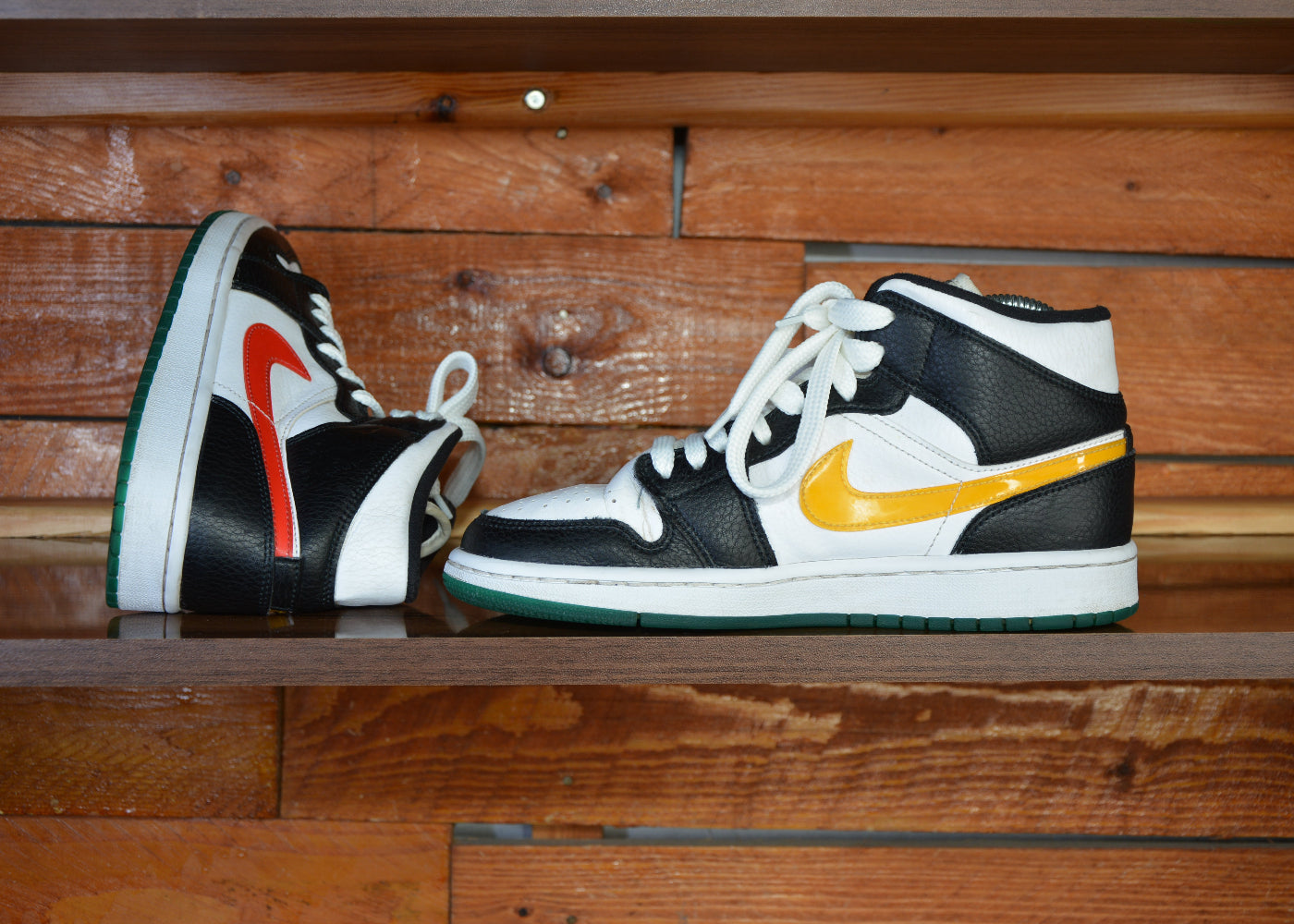 Nike air Jordan 1 mid alternate swoosh