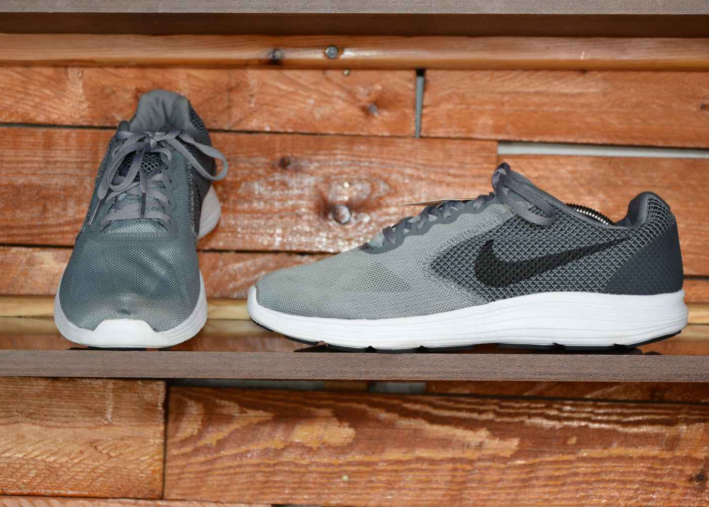 nike revolution 3