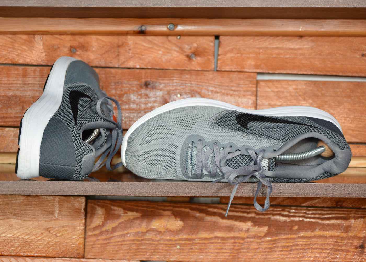 nike revolution 3
