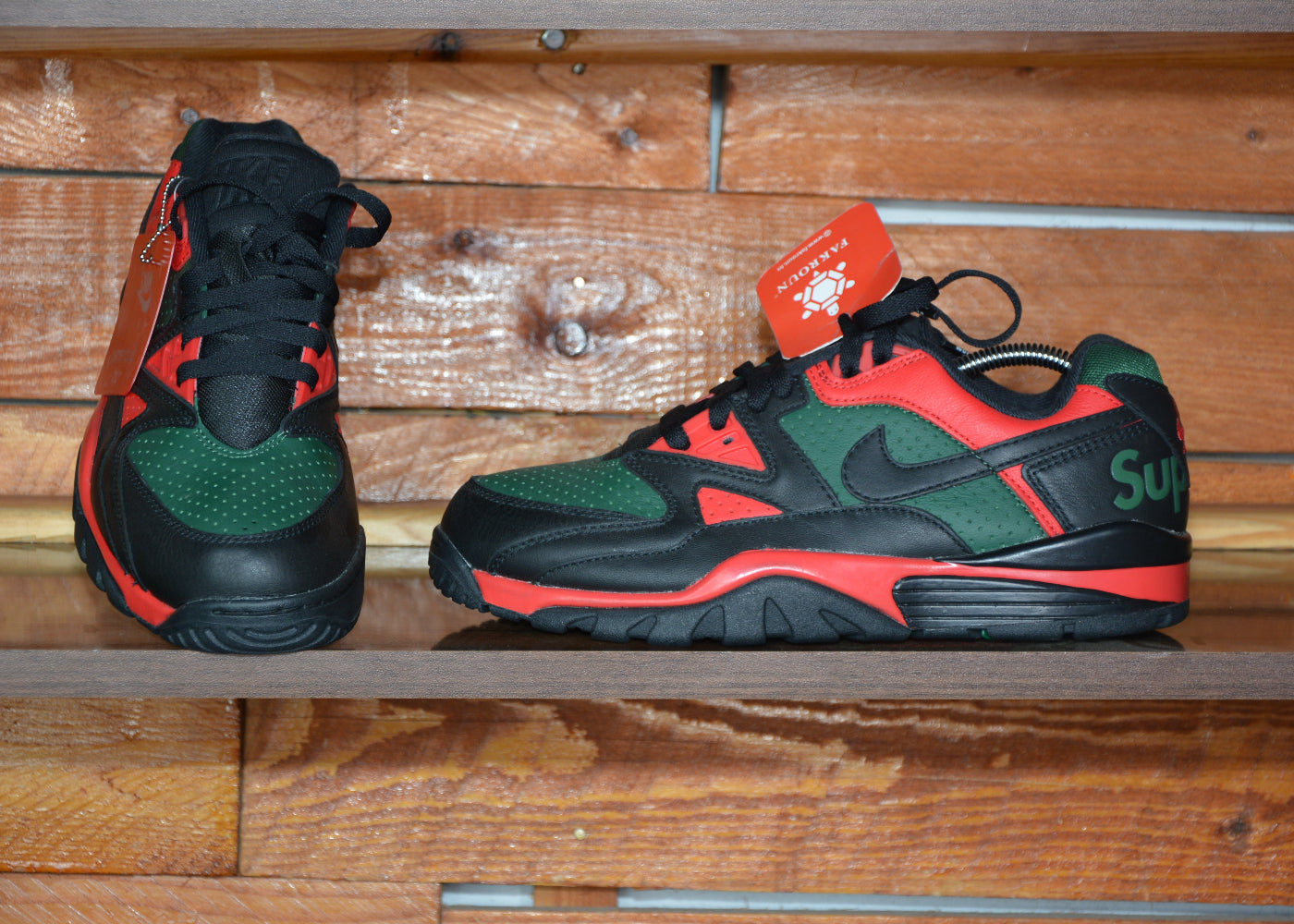 nike cross trainer low supreme