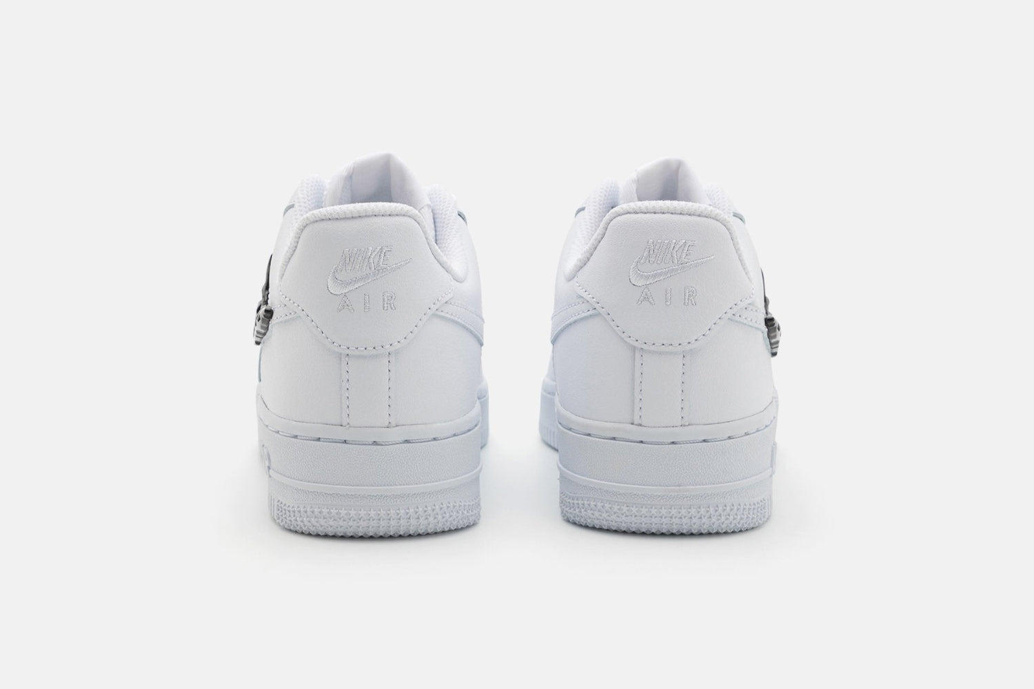 Nike AIR FORCE 1 '07 liquid metal swooch