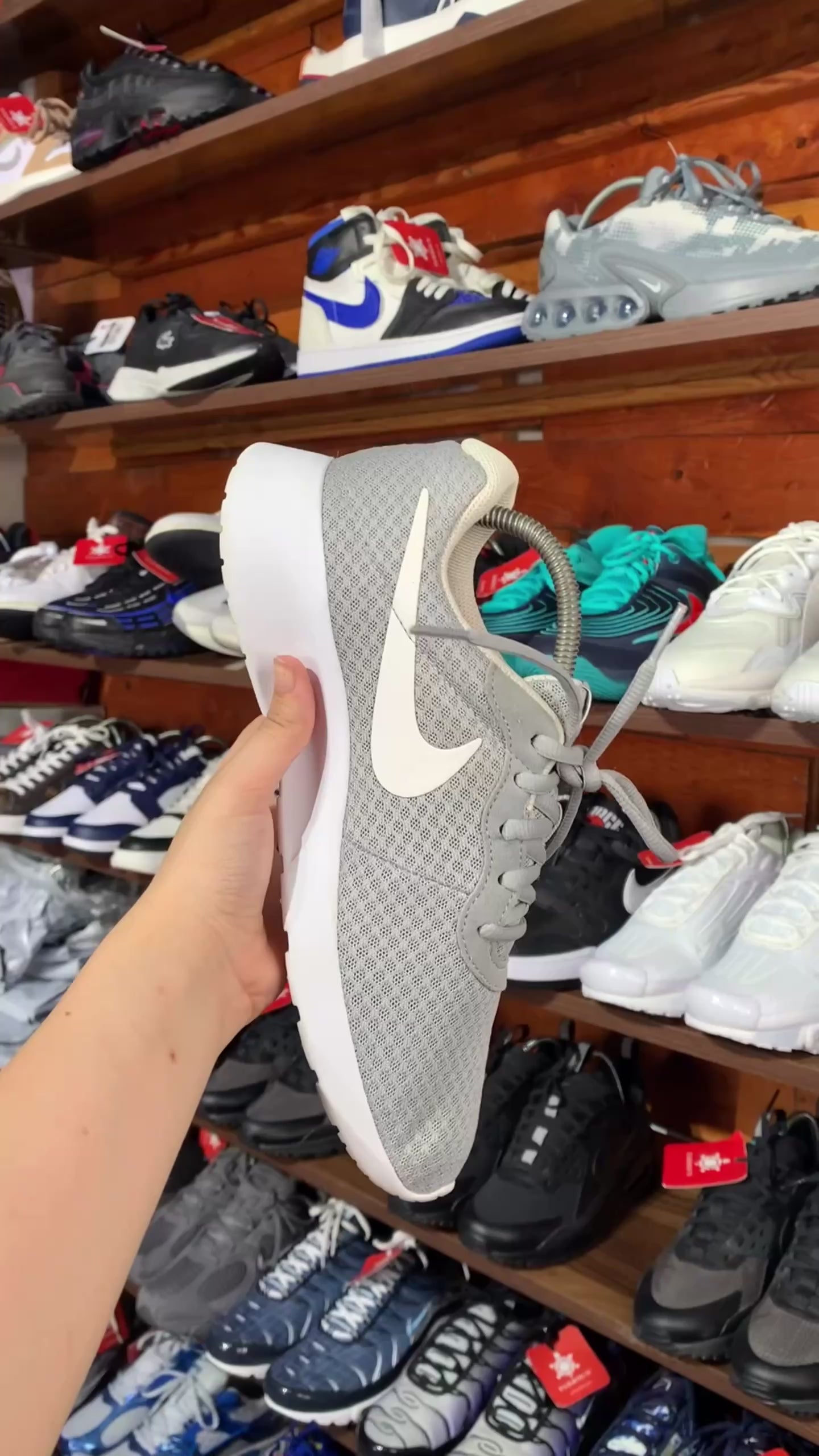 Nike Tanjun