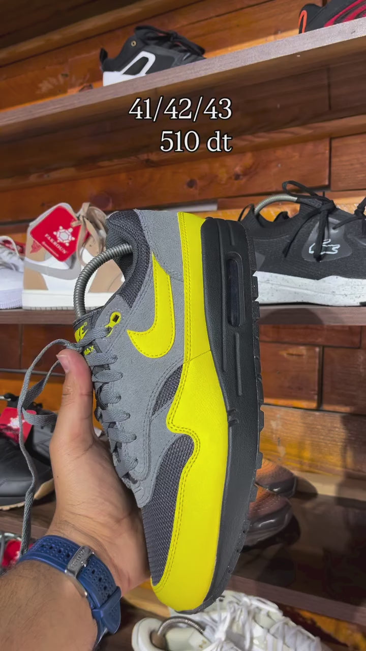 nike air max 1 essential batman
